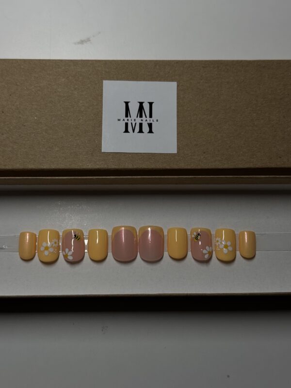 Daisy & Honey - Image 3